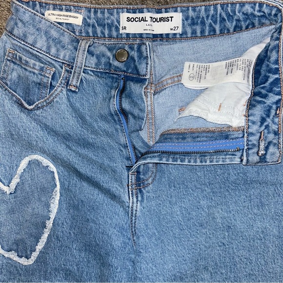 Social Tourist Ultra Highrise Baggy Wide Heart Patch Jeans - Picture 7 of 10